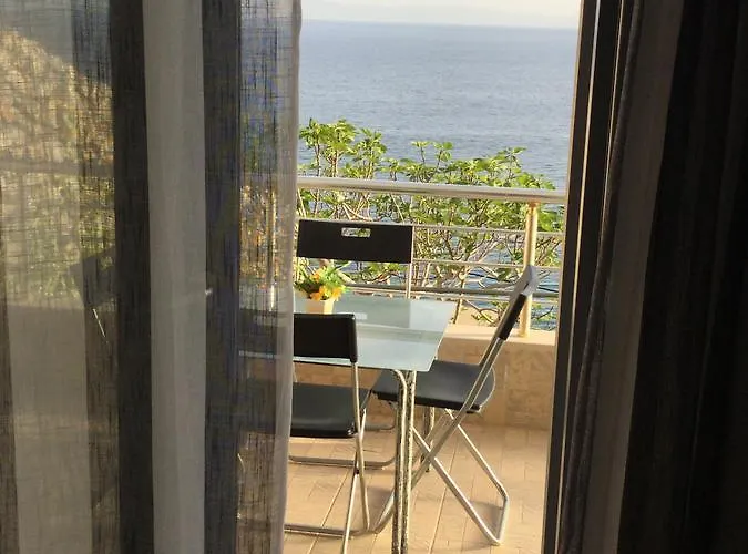 Blue Sea Apartment Qeparo