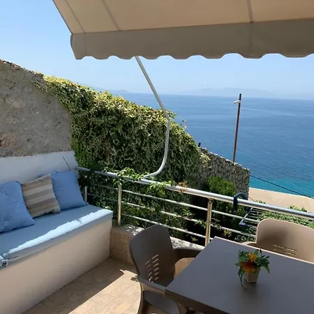 Blue Sea Apartment *